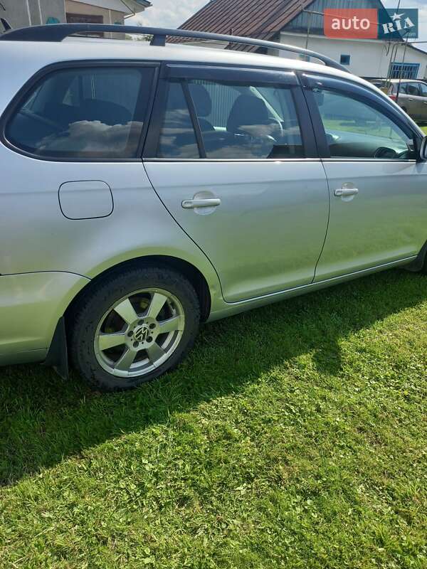 Універсал Volkswagen Golf 2012 в Острозі