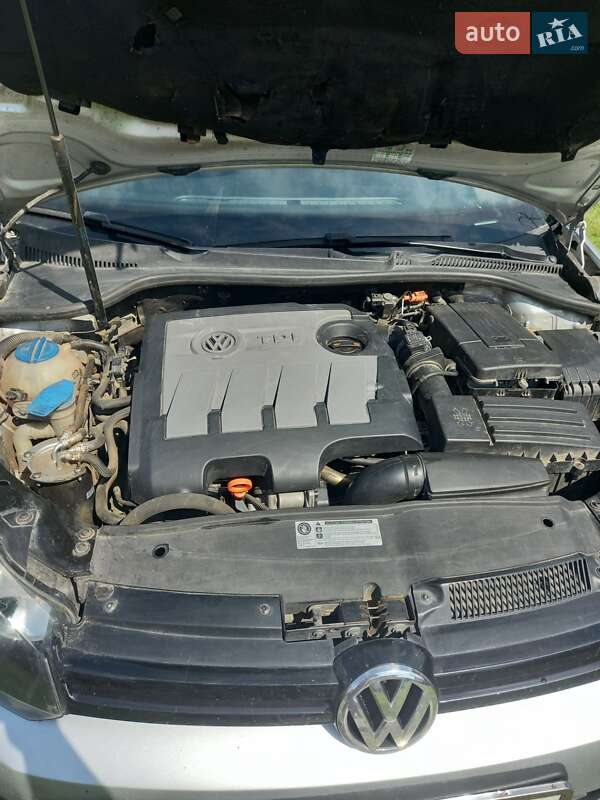 Універсал Volkswagen Golf 2012 в Острозі