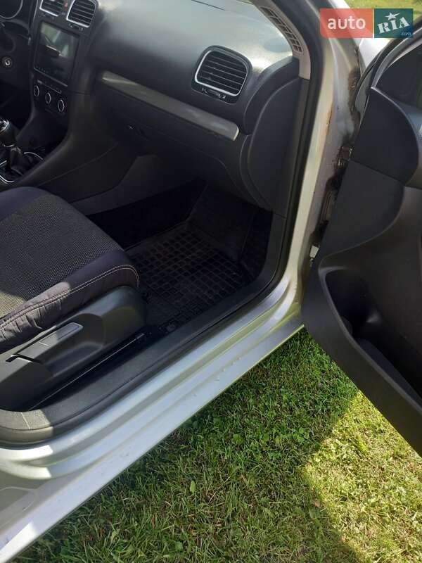 Універсал Volkswagen Golf 2012 в Острозі