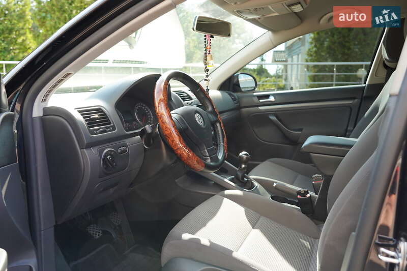 Универсал Volkswagen Golf 2008 в Новгород-Северском