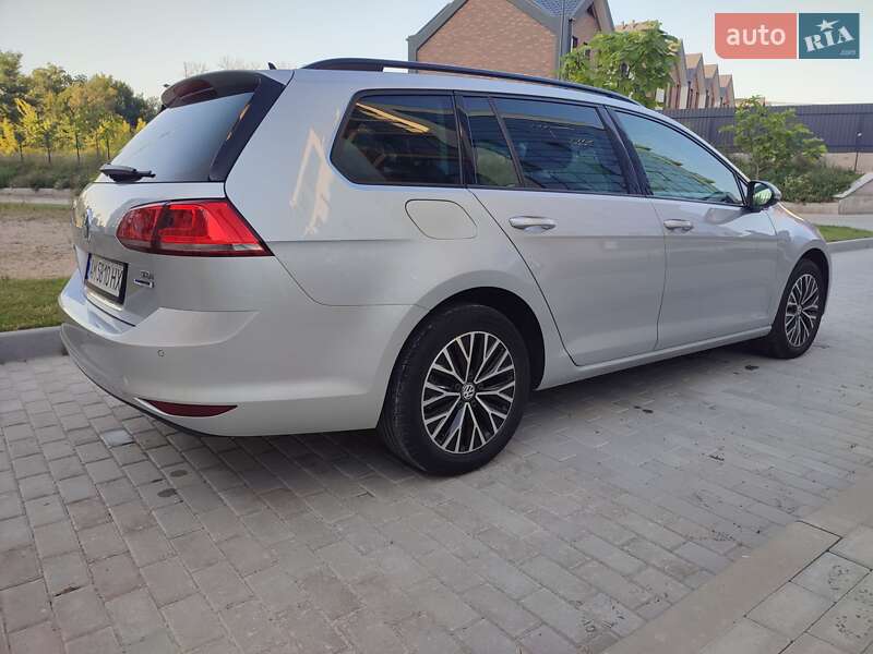 Універсал Volkswagen Golf 2015 в Вінниці