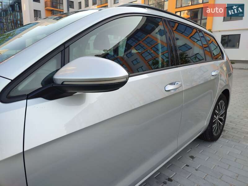 Універсал Volkswagen Golf 2015 в Вінниці