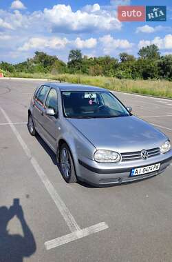 Хетчбек Volkswagen Golf 2002 в Ірпені