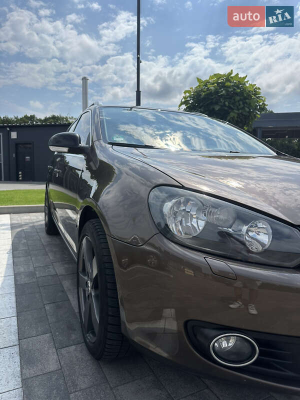 Універсал Volkswagen Golf 2011 в Луцьку