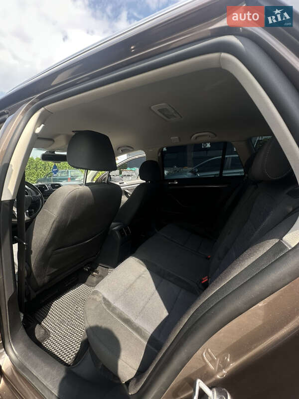 Універсал Volkswagen Golf 2011 в Луцьку