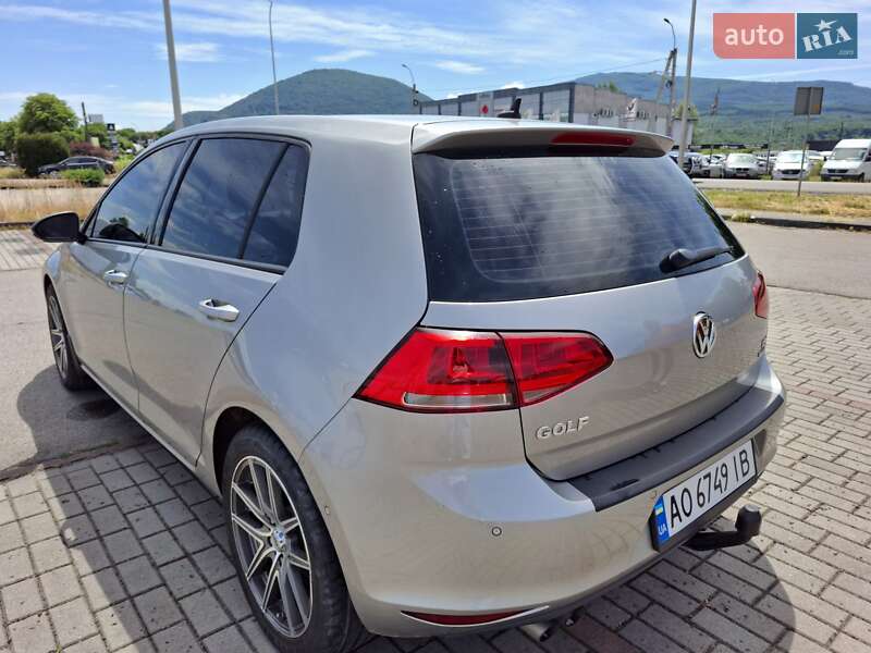 Хэтчбек Volkswagen Golf 2012 в Тячеве