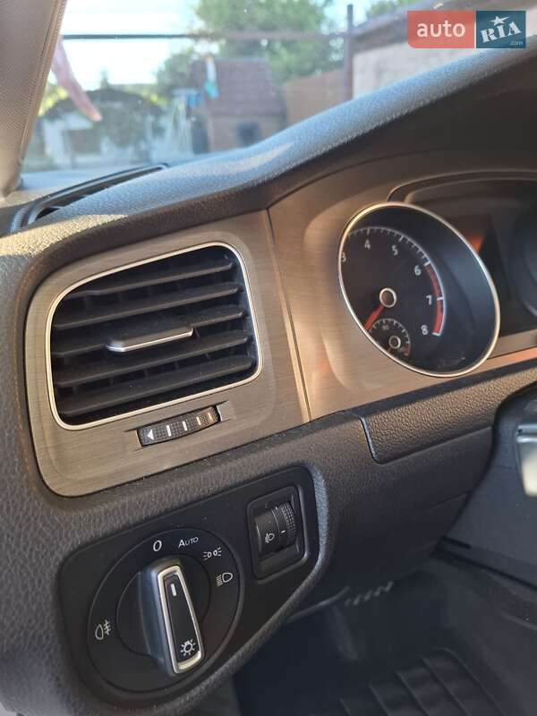 Хэтчбек Volkswagen Golf 2012 в Тячеве