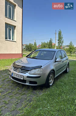Хетчбек Volkswagen Golf 2004 в Чернівцях
