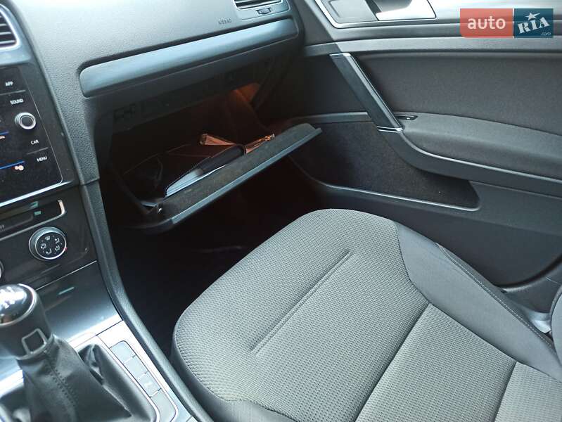 Универсал Volkswagen Golf 2018 в Гадяче