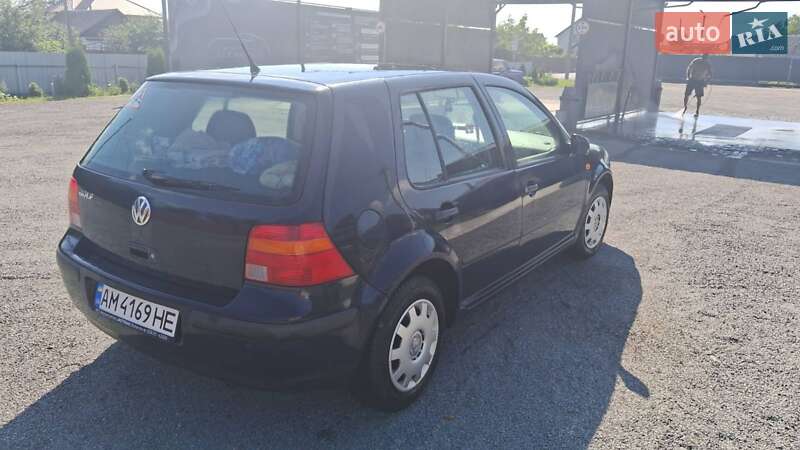 Хэтчбек Volkswagen Golf 2000 в Чуднове