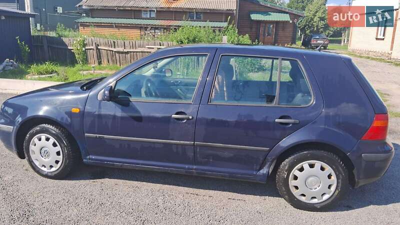 Хэтчбек Volkswagen Golf 2000 в Чуднове