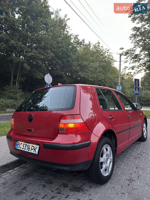 Хетчбек Volkswagen Golf 2003 в Львові