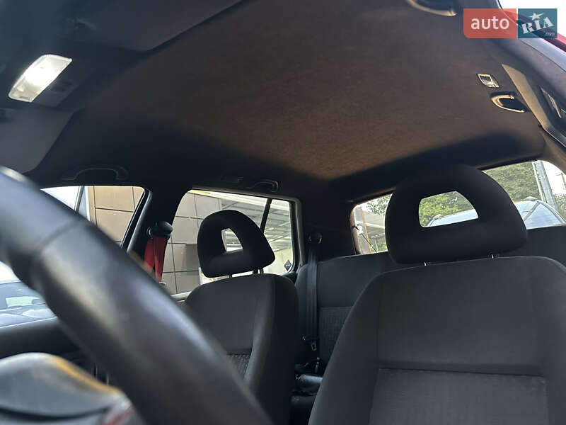 Хетчбек Volkswagen Golf 2003 в Львові