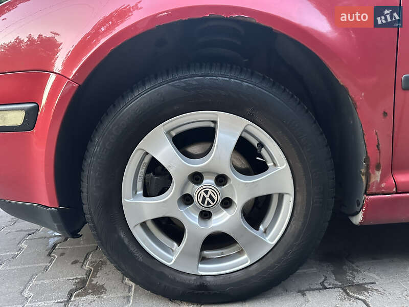 Хетчбек Volkswagen Golf 2003 в Львові
