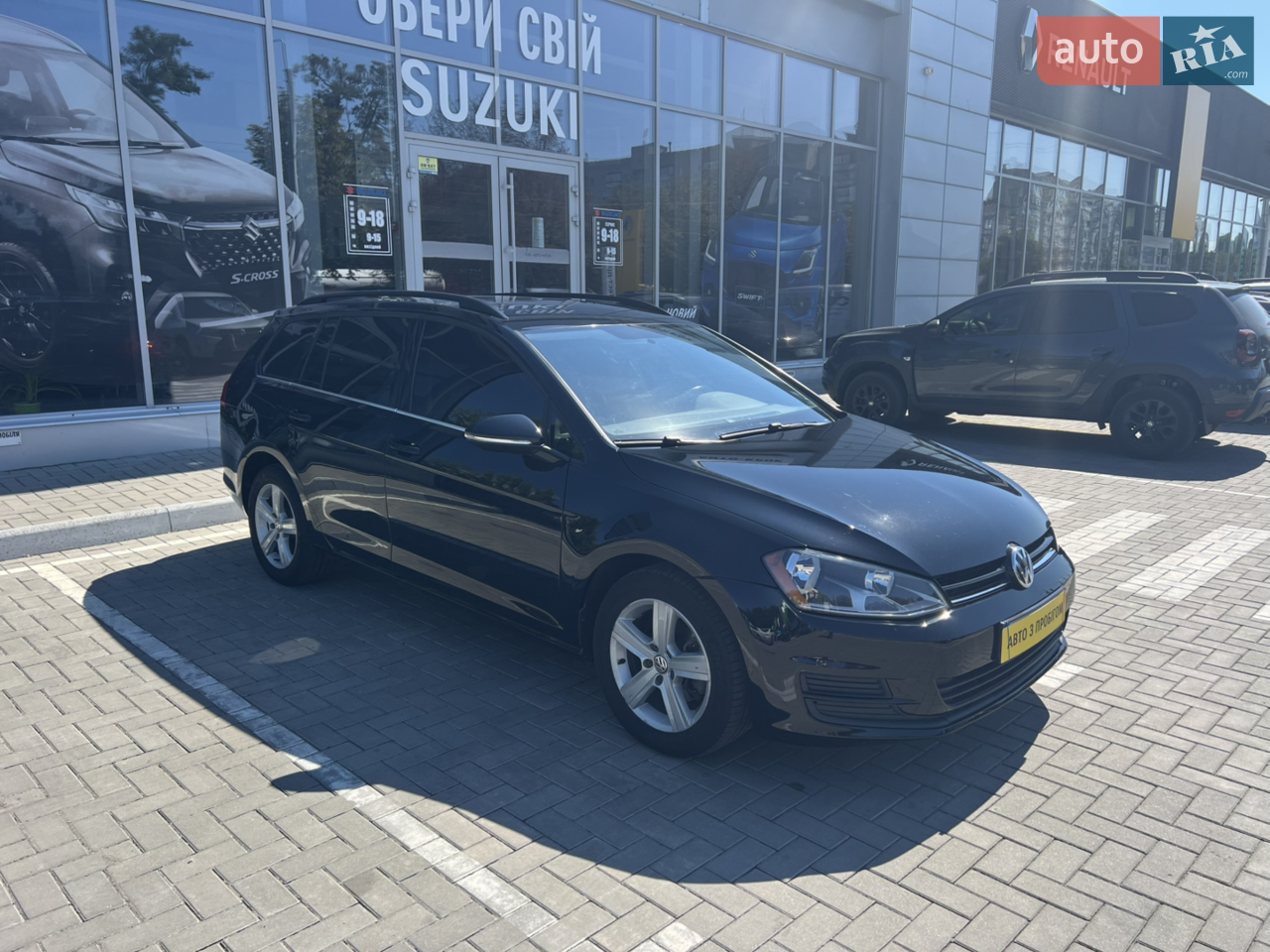 Пропоную Вашій увазі офіційний, економний та надійний автомобіль, куплений у офіційного дилера в Україні. Перевірений часом 2, 0 TDI дизельний двигун, економний та потужний. Автомобіль в гарному стані. Маневрений та комфортний. Витрата палива по місту 7л, по трасі - 4,5 л. Два комплекта гуми, два ключа. Можливий продаж в кредит чи лізинг. Якщо у вас з‘явились питання - телефонуйте прямо зараз, з радістю відповімо на них! 
Авто можливо подивитися в Полтаві або в Кременчуці.