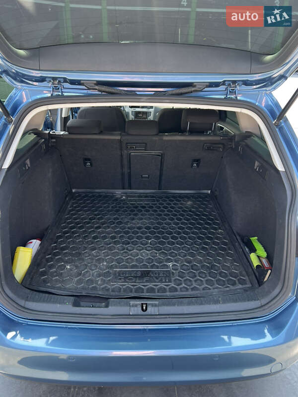 Універсал Volkswagen Golf 2015 в Чернівцях