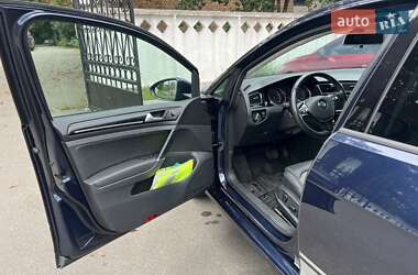 Хэтчбек Volkswagen Golf 2014 в 