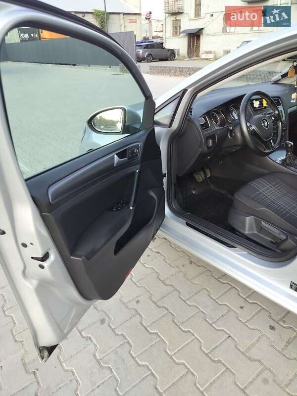 Універсал Volkswagen Golf 2016 в Стрию