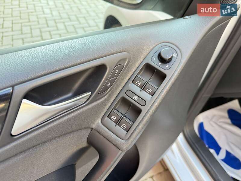 Хэтчбек Volkswagen Golf 2009 в Каменец-Подольском