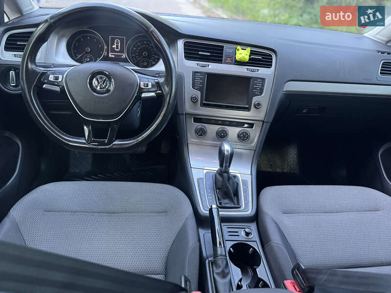 Хетчбек Volkswagen Golf 2016 в Харкові