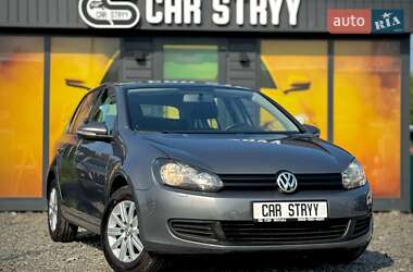 Хэтчбек Volkswagen Golf 2010 в Стрые