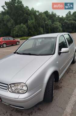 Хэтчбек Volkswagen Golf 2003 в Сумах