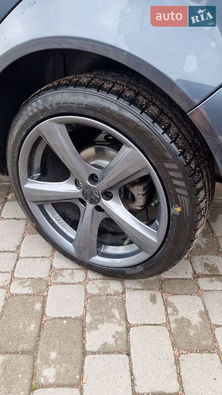 Хетчбек Volkswagen Golf 2003 в Коростені