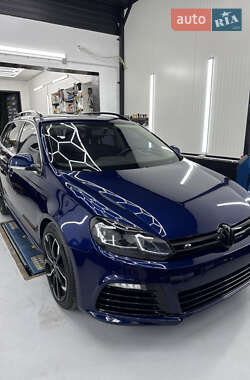 Универсал Volkswagen Golf 2010 в Кицмани