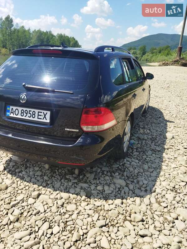 Универсал Volkswagen Golf 2008 в Хусте