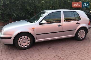 Хэтчбек Volkswagen Golf 1998 в Раздельной