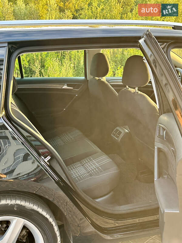 Універсал Volkswagen Golf 2015 в Львові