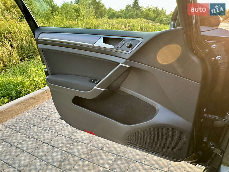 Універсал Volkswagen Golf 2015 в Львові