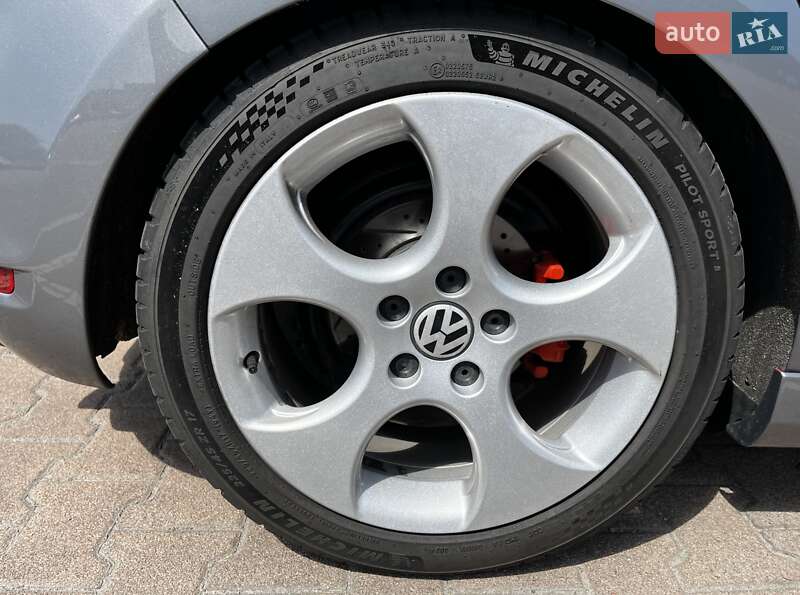 Хэтчбек Volkswagen Golf 2012 в Киеве