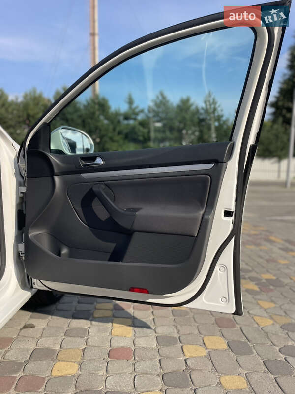 Універсал Volkswagen Golf 2009 в Луцьку