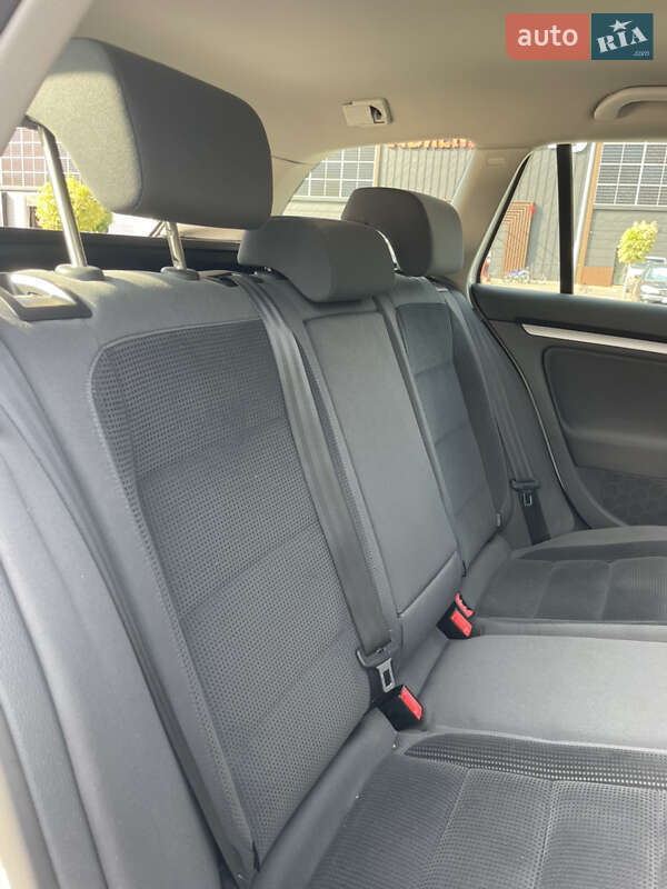 Універсал Volkswagen Golf 2009 в Луцьку