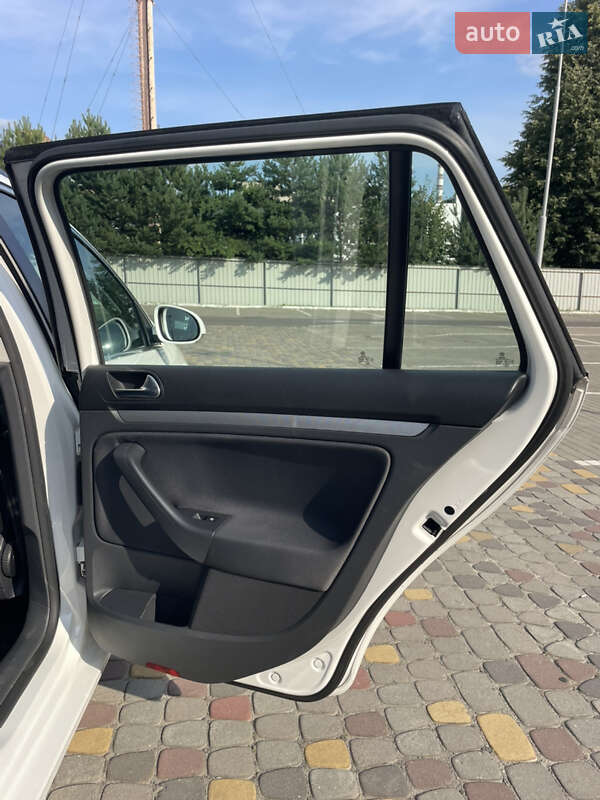 Універсал Volkswagen Golf 2009 в Луцьку