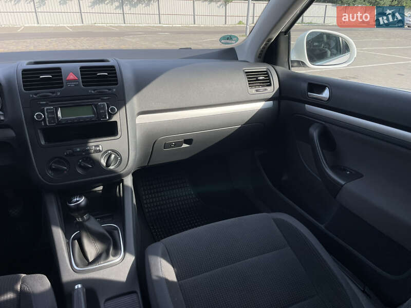 Універсал Volkswagen Golf 2009 в Луцьку