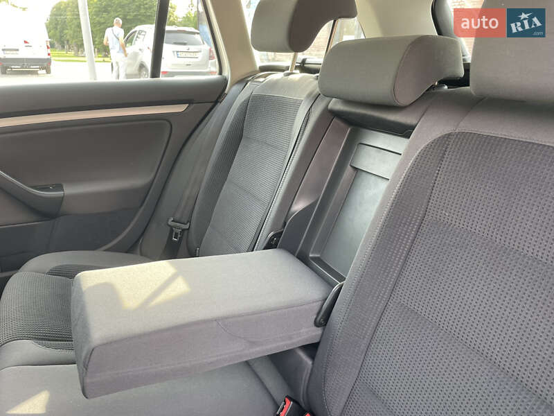 Універсал Volkswagen Golf 2009 в Луцьку