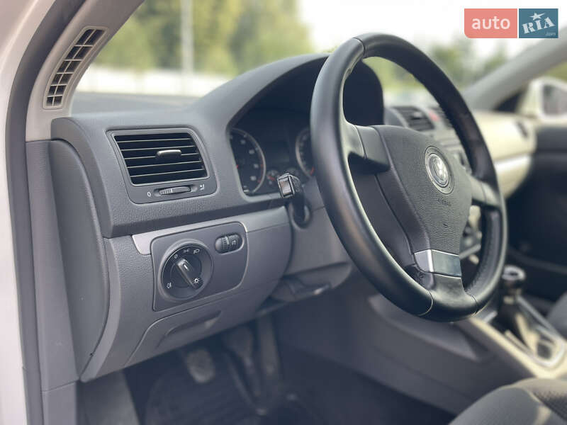 Універсал Volkswagen Golf 2009 в Луцьку