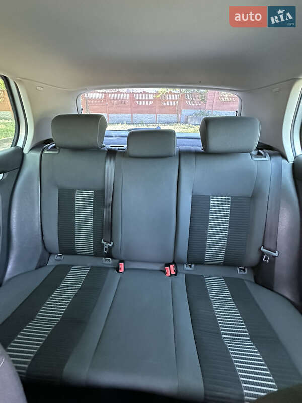 Хетчбек Volkswagen Golf 2007 в Харкові