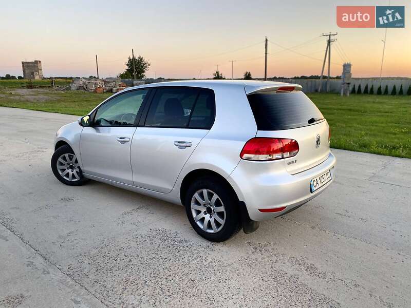 Хетчбек Volkswagen Golf 2009 в Монастирищеві