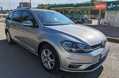 Універсал Volkswagen Golf 2018 в Тернополі