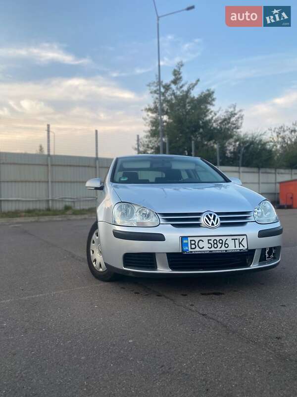 Хетчбек Volkswagen Golf 2005 в Львові