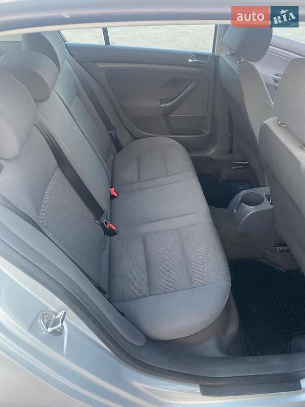 Хетчбек Volkswagen Golf 2005 в Львові