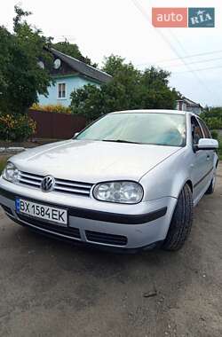 Хэтчбек Volkswagen Golf 1998 в Остроге