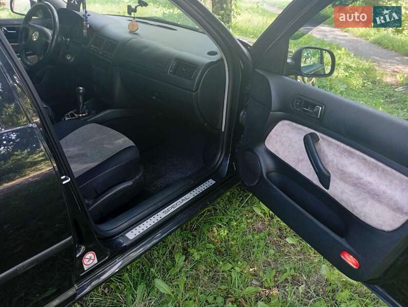 Універсал Volkswagen Golf 2001 в Хотині