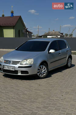 Хэтчбек Volkswagen Golf 2004 в Ольшанке
