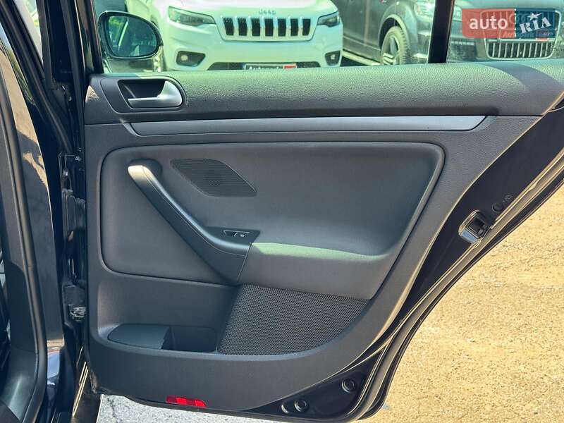 Універсал Volkswagen Golf 2011 в Вінниці