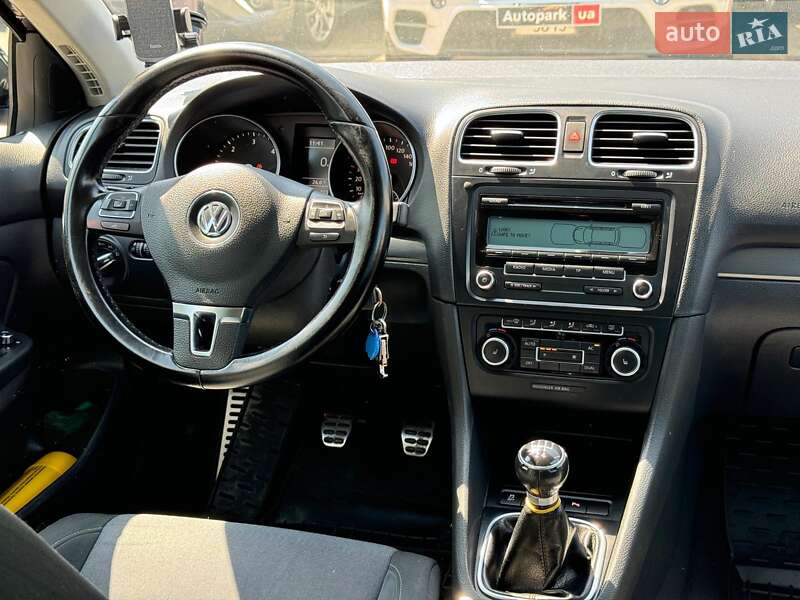 Універсал Volkswagen Golf 2011 в Вінниці