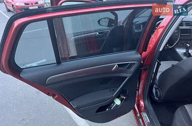 Хэтчбек Volkswagen Golf 2012 в Киеве